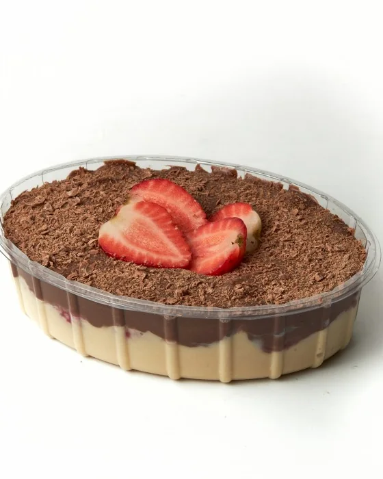 Gelado proteico DONUTRI com cacau e morangos frescos